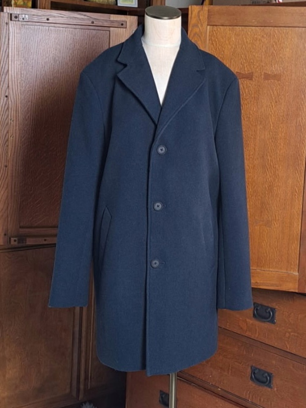DKNY Men’s Navy Wool Blend Overcoat Three Button Size Medium
